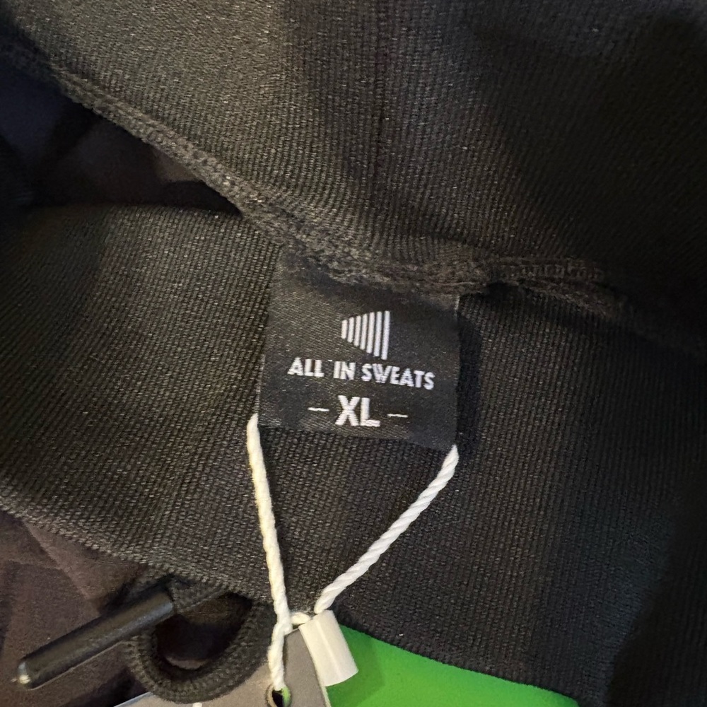 Men's Black Cargo Pants. NWT.  XL - Picture 7 of 8